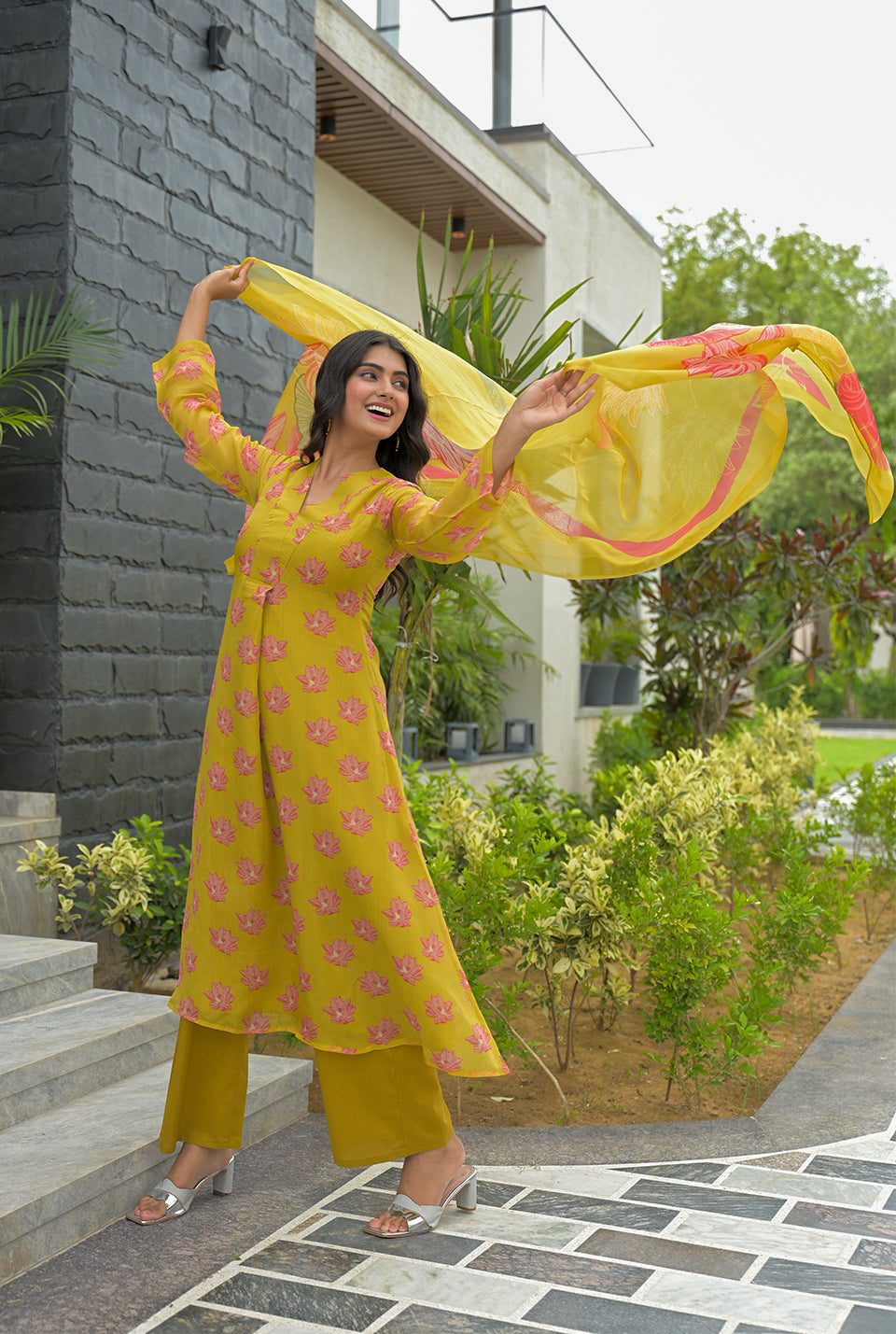 Saher yellow organza set
